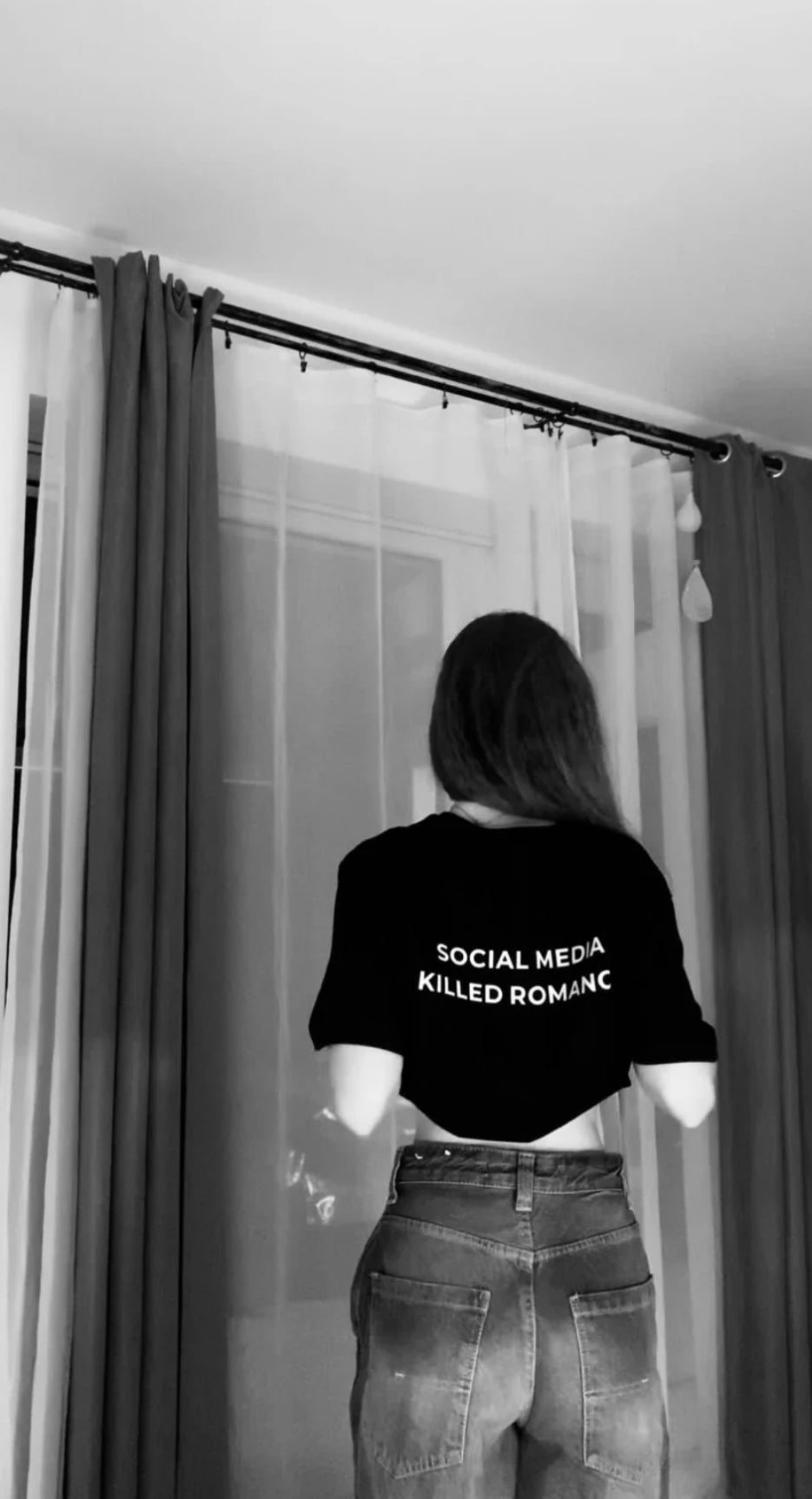 SOCIAL MEDIA KILLED ROMANCE T-shirt black